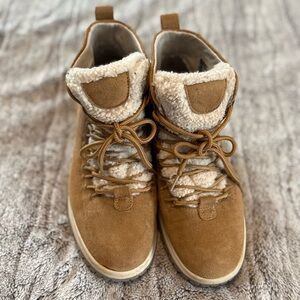 Cozy Tan Suede Boots with Shearling Lining